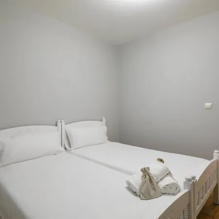 Vigo, 3 Dormitorios, 6 Personas - Es-210-7 アパート *